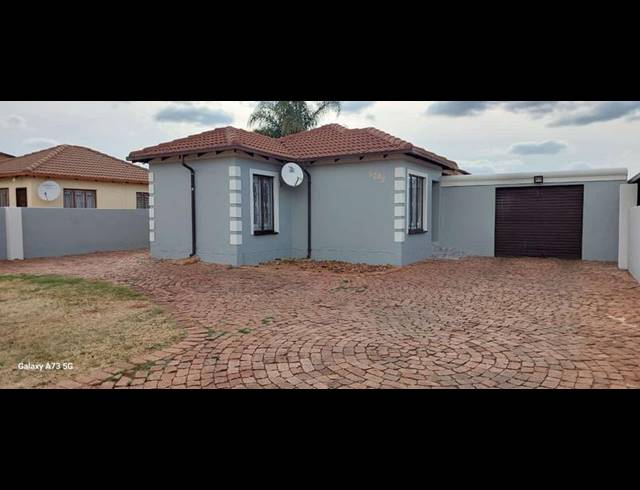 3 BEDROOM HOUSE FOR SALE IN THE ORCHARDS